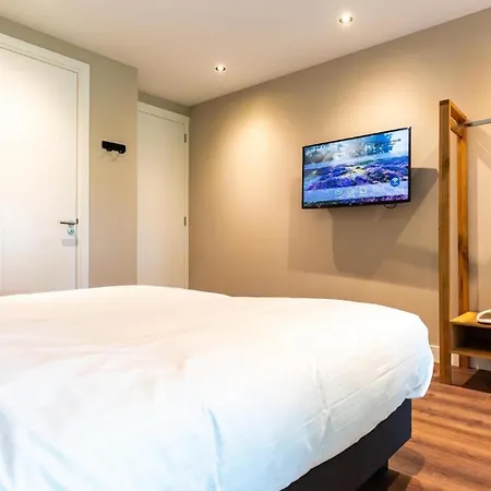 Boerderij Met Binnenzwembad & Wellness - 10 Personen *