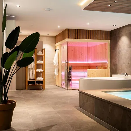 Boerderij Met Binnenzwembad & Wellness - 10 Personen 别墅