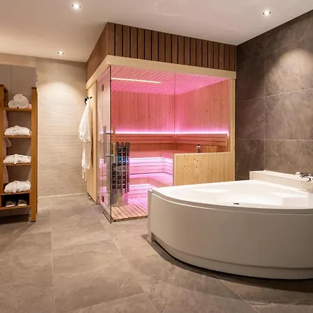 Boerderij Met Binnenzwembad & Wellness - 10 Personen *