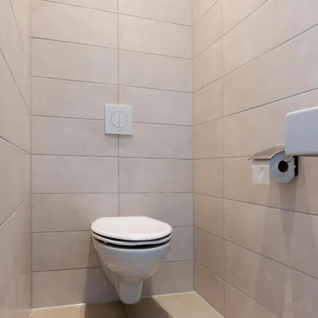 Boerderij Met Binnenzwembad & Wellness - 10 Personen *