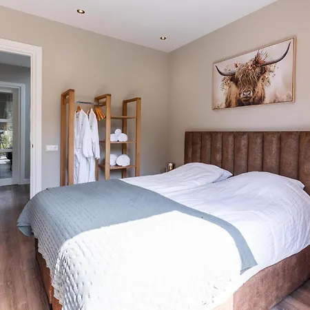 Boerderij Met Binnenzwembad & Wellness - 10 Personen 别墅