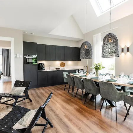 Boerderij Met Binnenzwembad & Wellness - 10 Personen Villa Wekerom