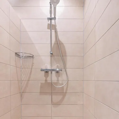 Boerderij Met Binnenzwembad & Wellness - 10 Personen 别墅 *