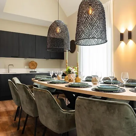 Boerderij Met Binnenzwembad & Wellness - 10 Personen *