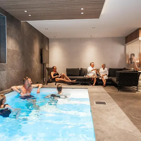 Boerderij Met Binnenzwembad & Wellness - 10 Personen *