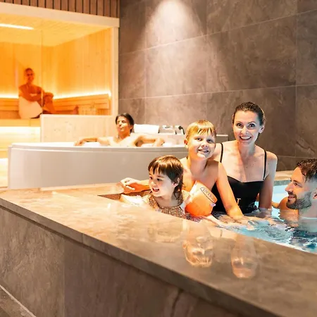 Boerderij Met Binnenzwembad & Wellness - 10 Personen