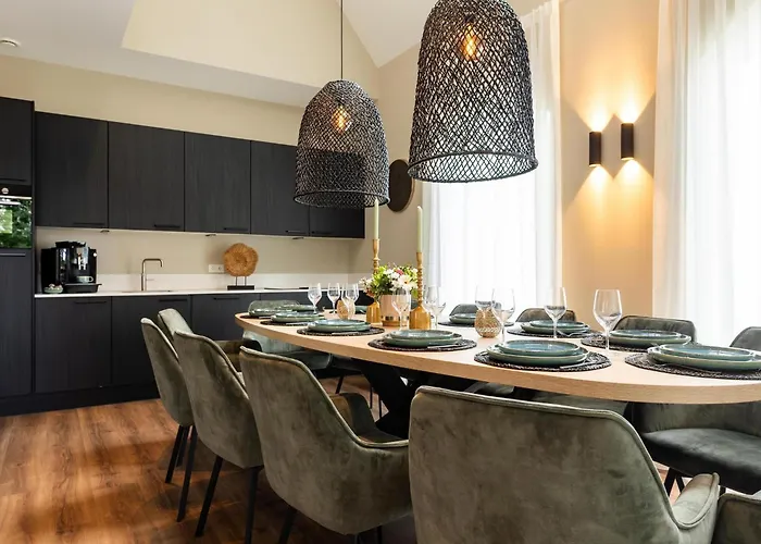 Boerderij Met Binnenzwembad & Wellness - 10 Personen *