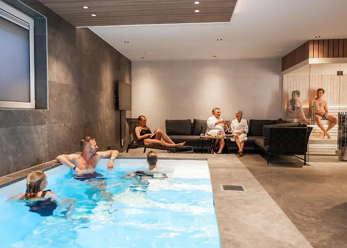 Boerderij Met Binnenzwembad & Wellness - 10 Personen *